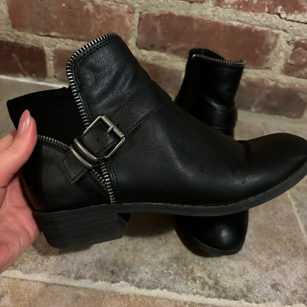 Bass Zipper Black Booties